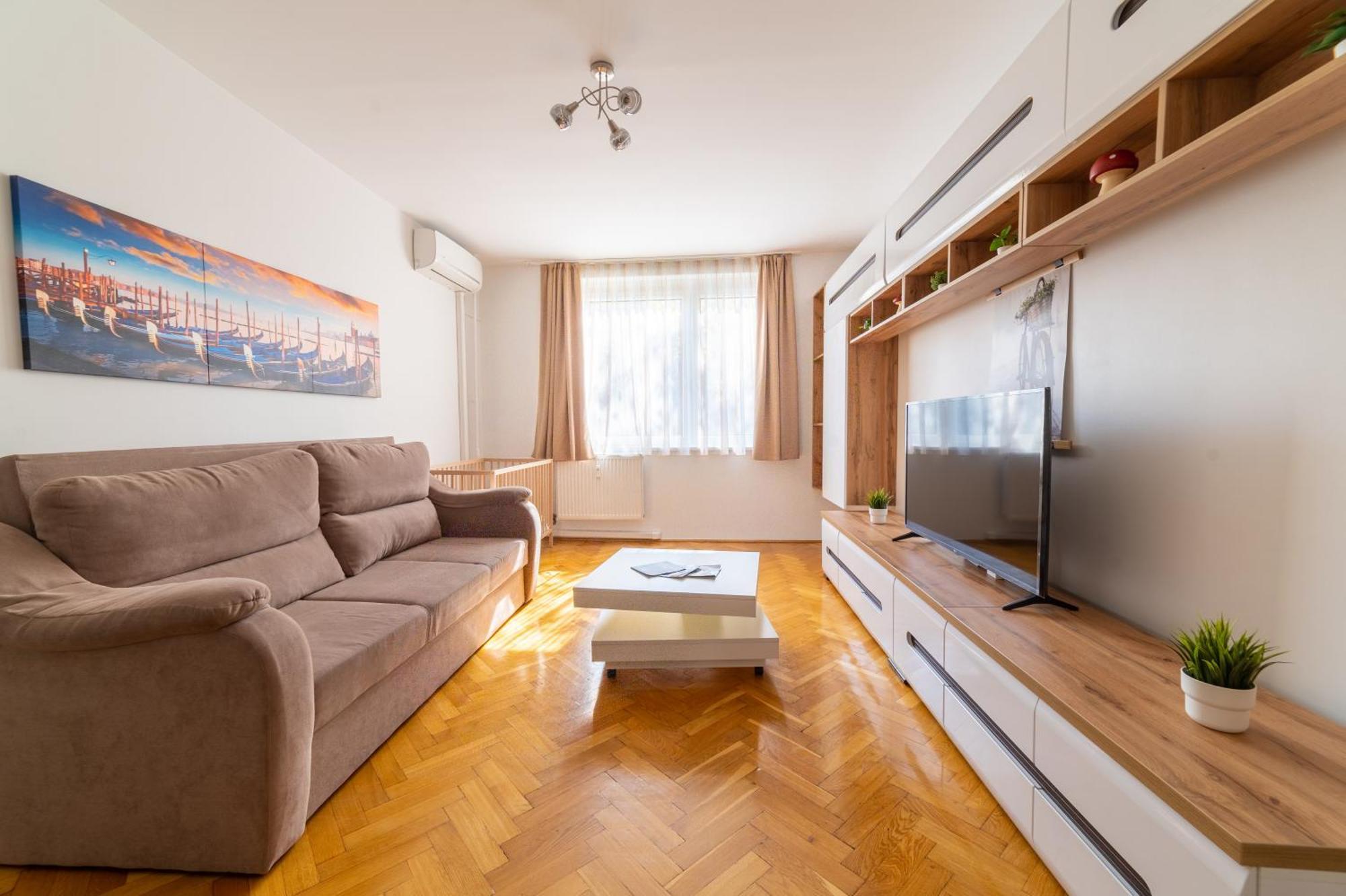 Comfort 14 -- Stylish City Apartment Netflix, Wi-Fi & Parking Miskolc Exterior foto