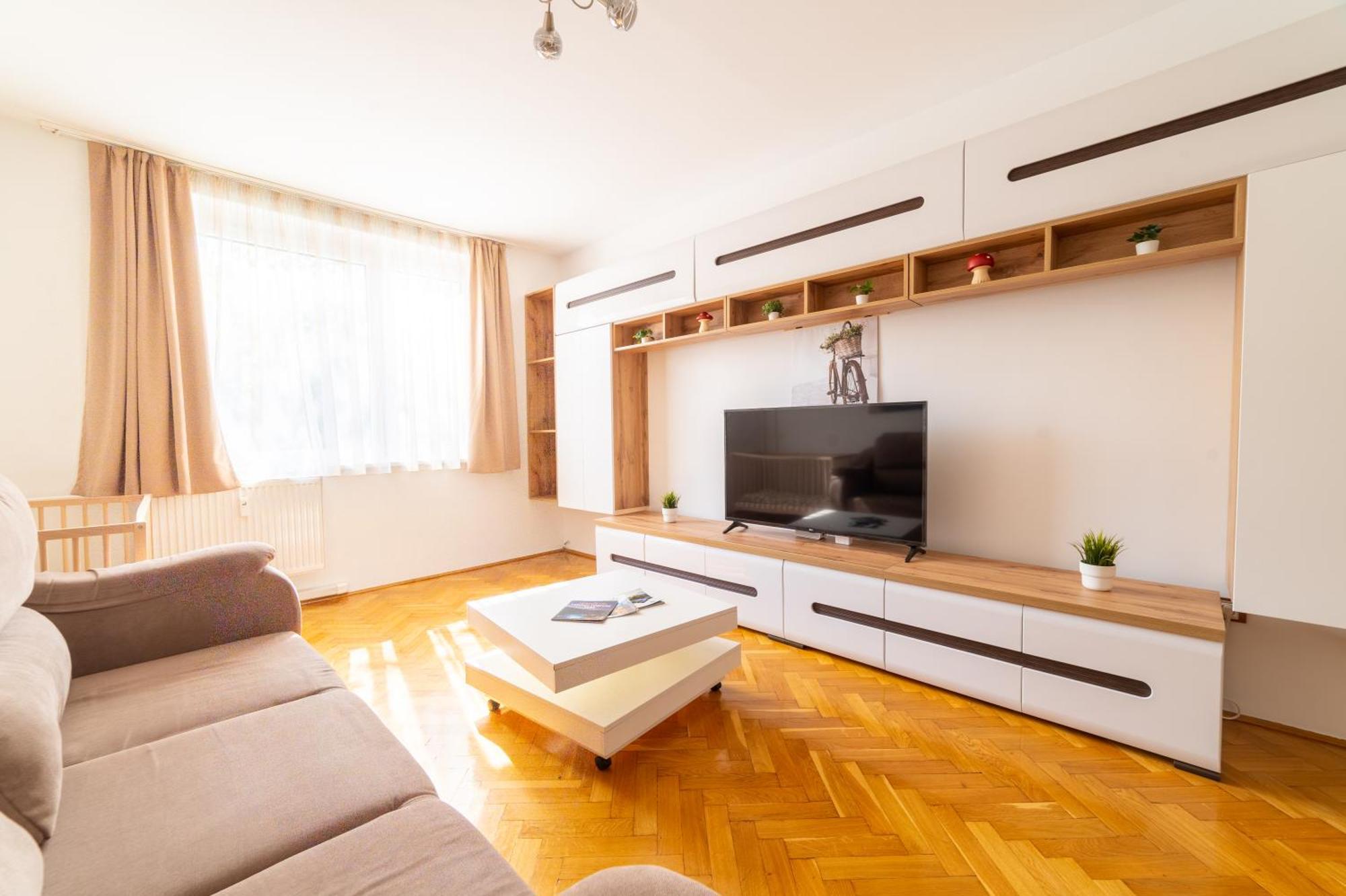 Comfort 14 -- Stylish City Apartment Netflix, Wi-Fi & Parking Miskolc Exterior foto